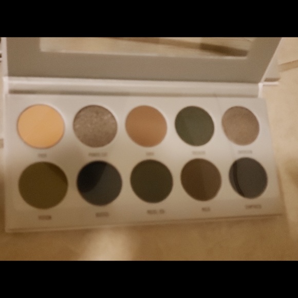Eyeshadow Makeup - Picture 4 of 7